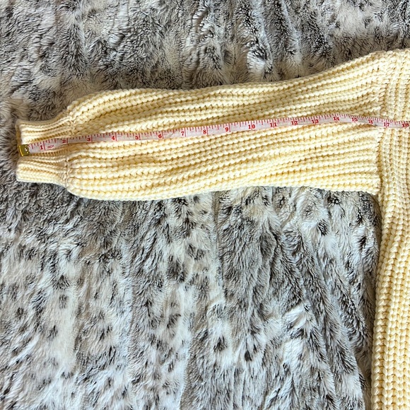Oversized Cream Chunky Knit Sweater Size S/P - Picture 6 of 7